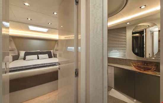 MCY 66 - VIP cabin and bathroom